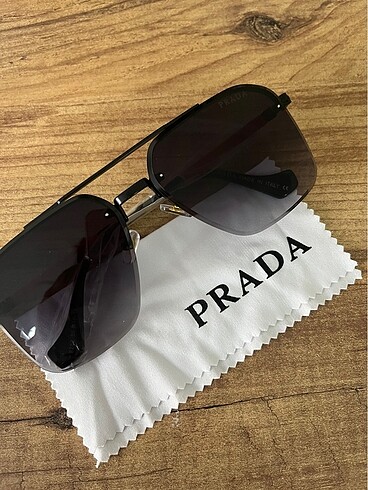 Prada gözlük