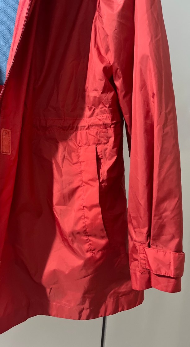 Kırmızı Midi Boy Düğmeli Kadın Yağmurluk - Görsel 2