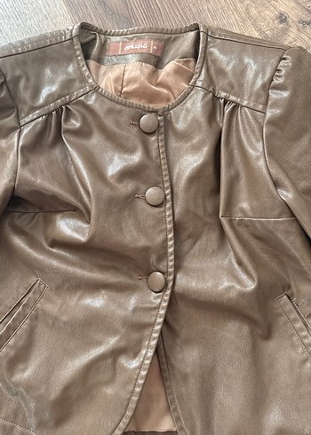 Düğmeli Kısa Kahverengi Deri Ceket - Görsel 2