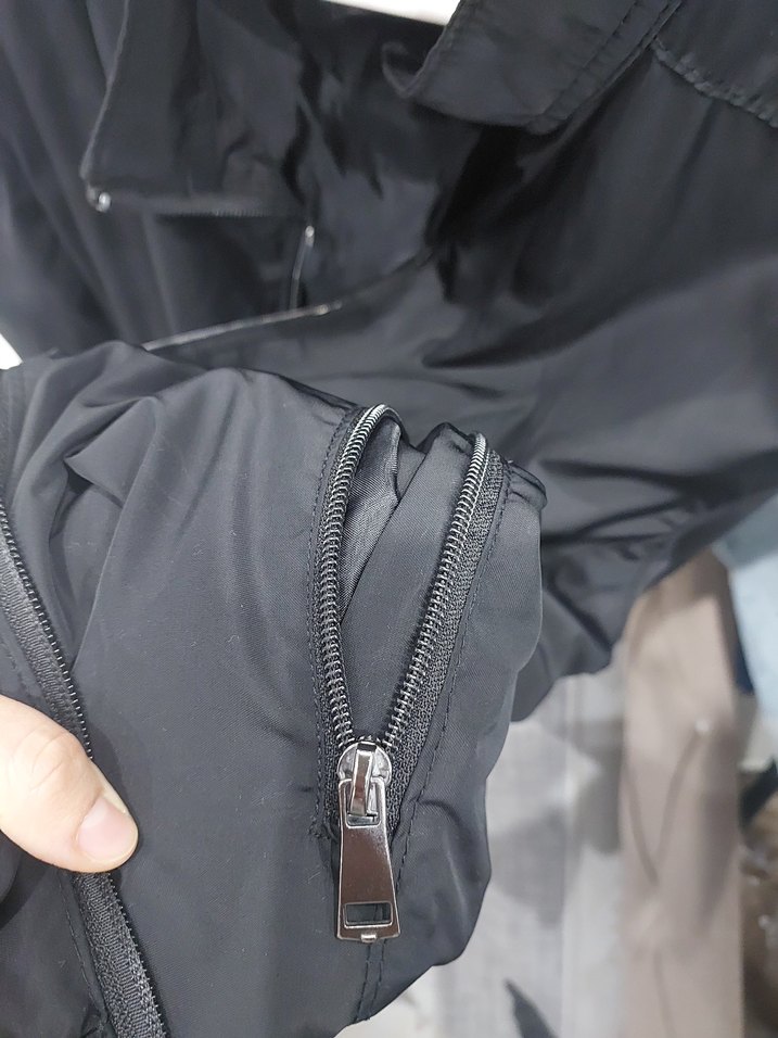 Dar Kesim Siyah Deri Kısa Ceket - Görsel 4