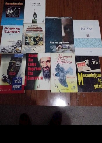 Kitaplar..tane 40 tl ..üç tanesi 100 tl