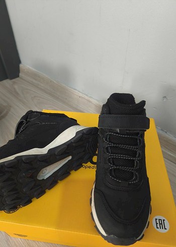 Erkek Çocuk Siyah Cırtlı Spor Ayakkabı