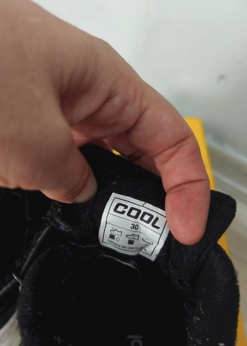31 Beden Erkek Çocuk Siyah Cırtlı Spor Ayakkabı