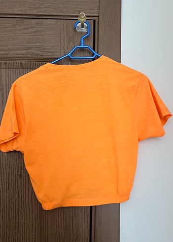 Turuncu V Yaka Kısa Kollu Crop Top - Görsel 2