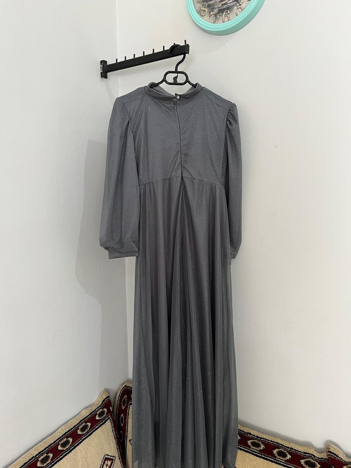 Gri Uzun Drapeli Kadın Abiye Elbise - Görsel 3