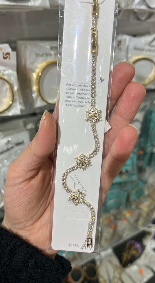 Çelik Zincir Detaylı Altın Renk Kadın Bileklik - Görsel 3