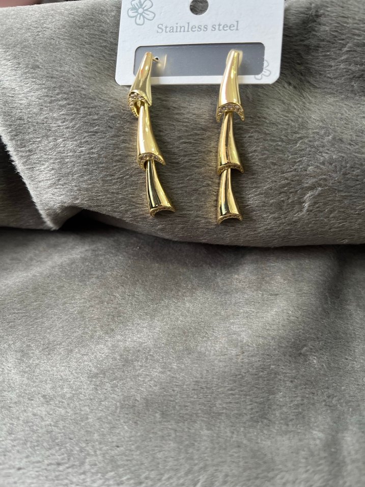 Altın Renk Uzun Püsküllü Kadın Küpeler - Görsel 2