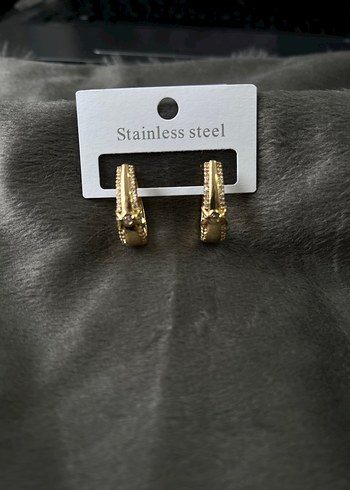 Altın Renkli Mini Yılan Desenli Küpeler - Görsel 6