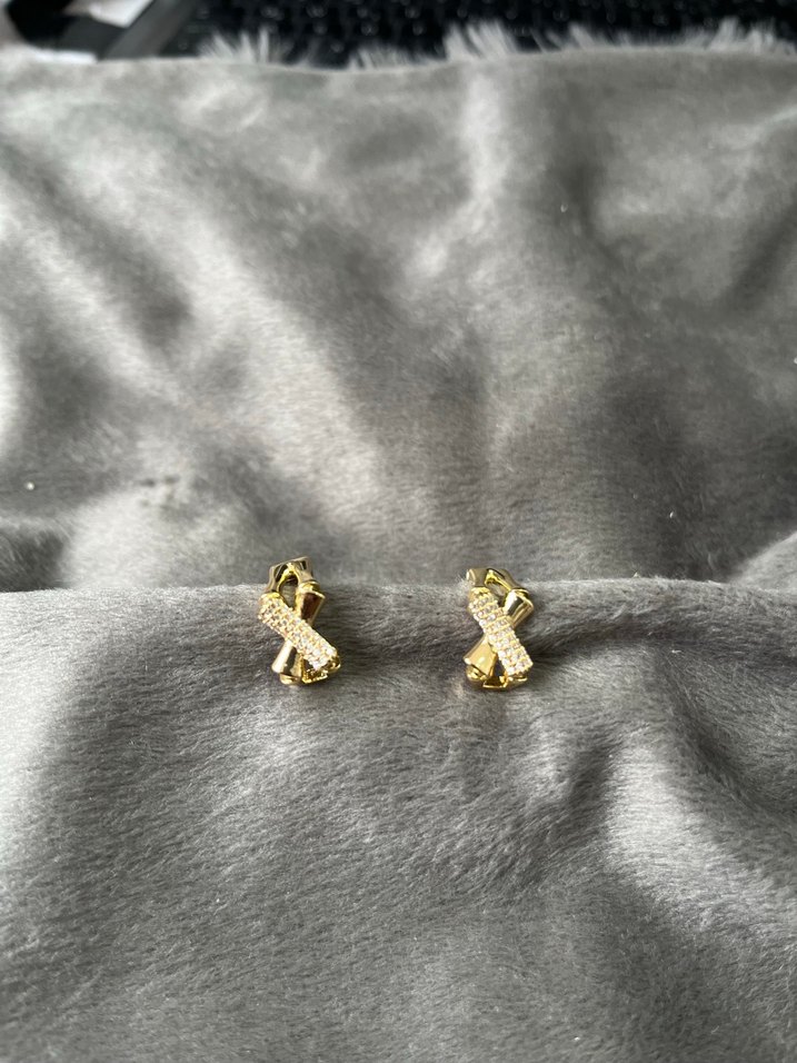 Altın Renkli Mini Payetli Kadın Küpeleri - Görsel 3