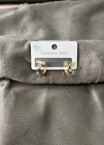 Altın Renk Mini Yılan Desenli Kadın Küpe - Görsel 2