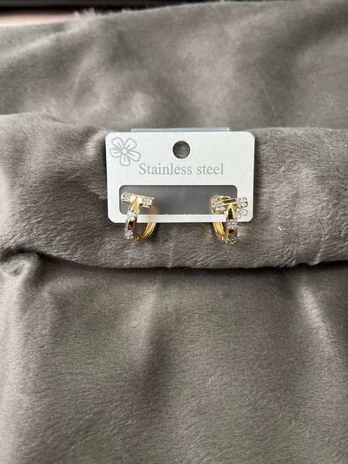 Altın Renk Mini Yılan Desenli Kadın Küpe - Görsel 2