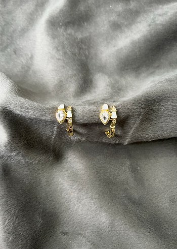 Altın Renk Mini Yılan Desenli Küpeler - Görsel 2