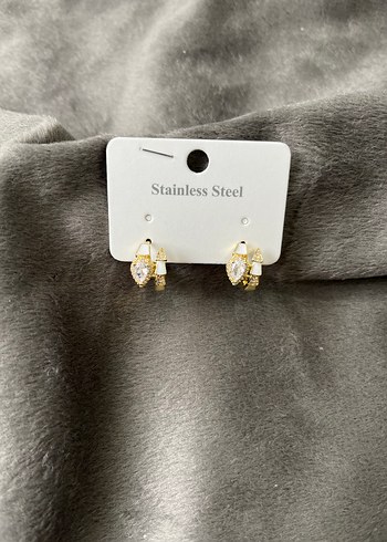 Altın Renk Mini Yılan Desenli Küpeler - Görsel 5