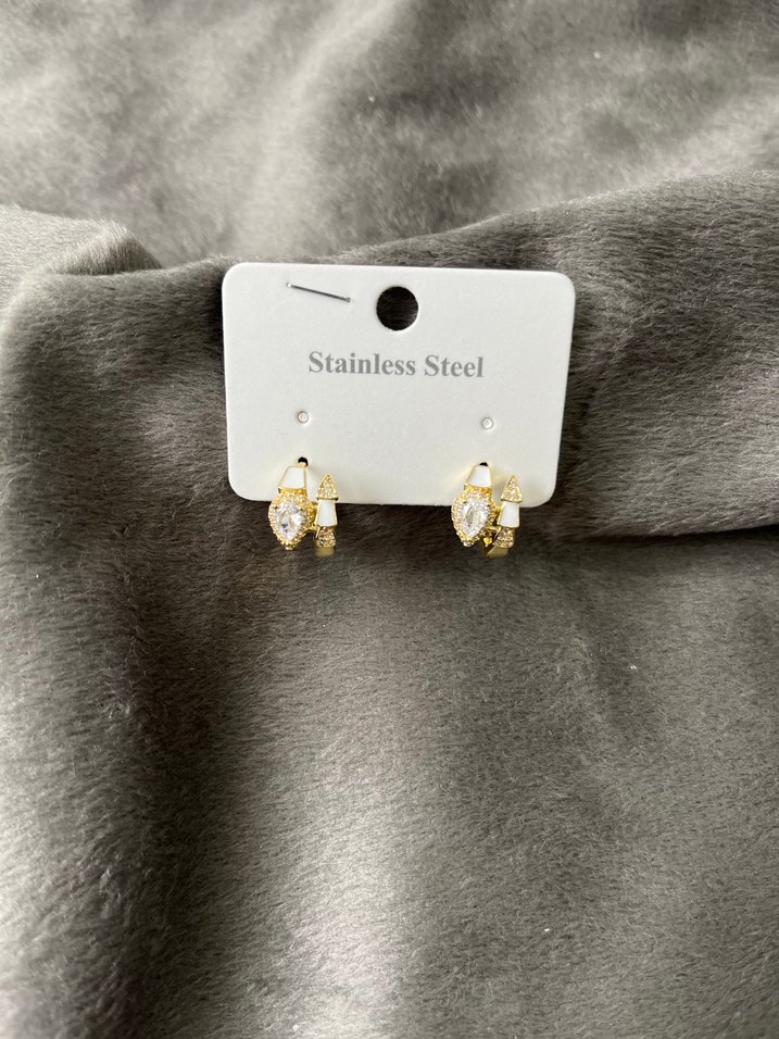 Altın Renk Mini Yılan Desenli Küpeler - Görsel 5