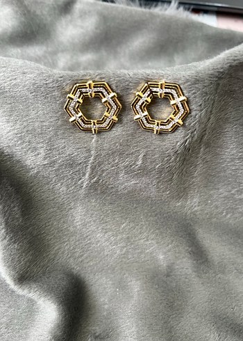 Zincir Detaylı Altın Renk Mini Küpe - Görsel 2