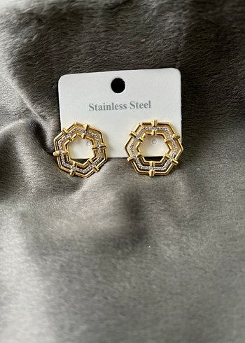 Zincir Detaylı Altın Renk Mini Küpe - Görsel 5