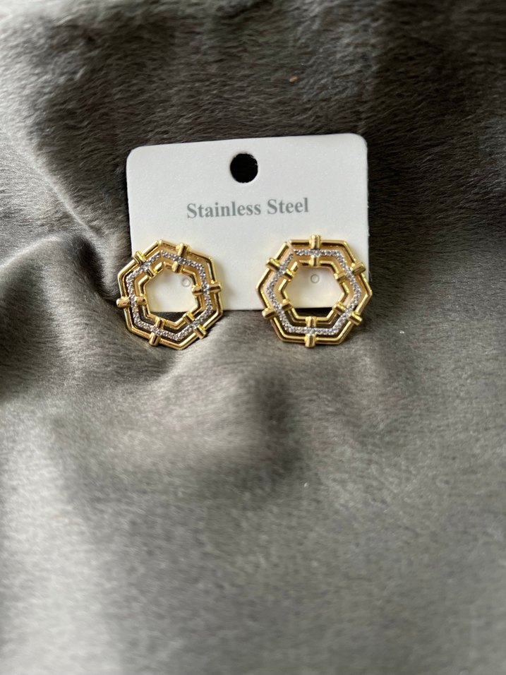 Zincir Detaylı Altın Renk Mini Küpe - Görsel 5