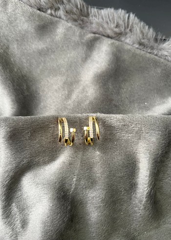 Altın Renkli Mini Tokalı Küpeler - Görsel 4