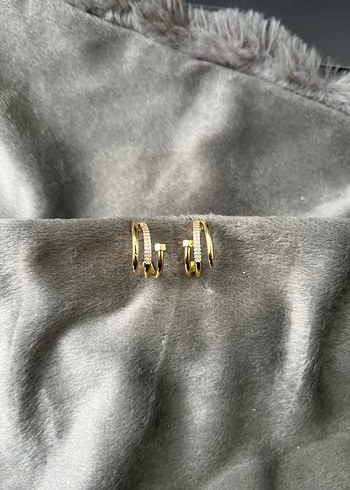 Altın Renkli Mini Tokalı Küpeler - Görsel 5