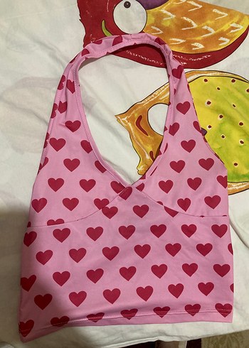 Pembe Kalp Detaylı Sırtı Açık Bluz