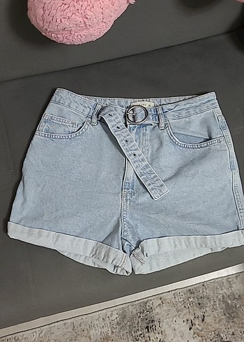 Gevşek Kesim Kemerli Mini Kot Şort