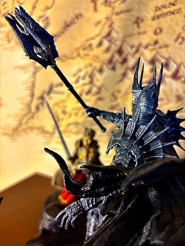  Yüzüklerin Efendisi Sauron vs Elendil