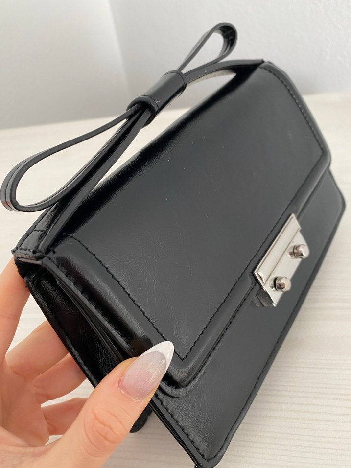 Siyah Çanta - Görsel 2