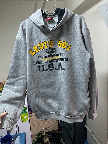 levis sweatshirt