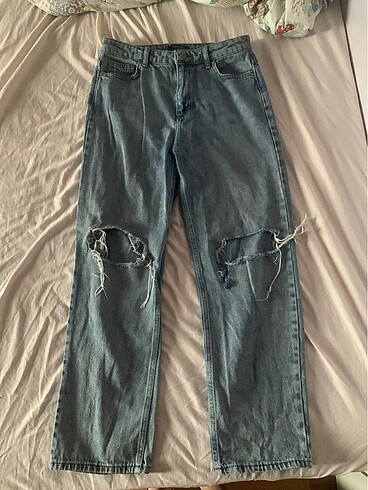 yirtikli mom jean