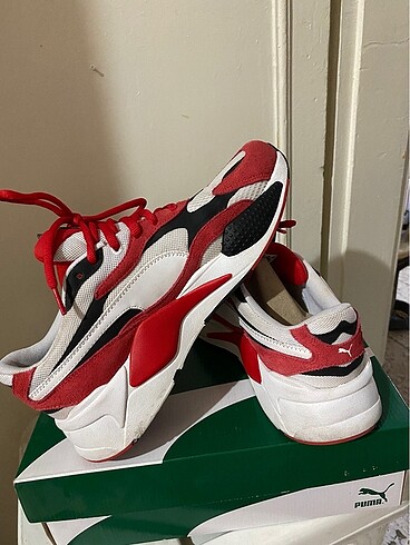 44 Beden kırmızı Renk PUMA SPOR AYAKKABI