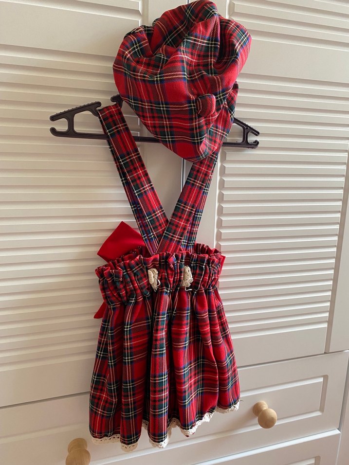 Ekose Desenli Kırmızı Elbise ve Şapka - Görsel 4