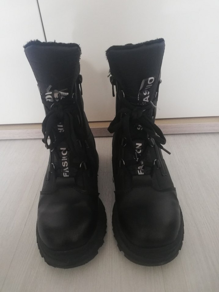 Siyah Bağcıklı Kadın Goth Botları - Görsel 2