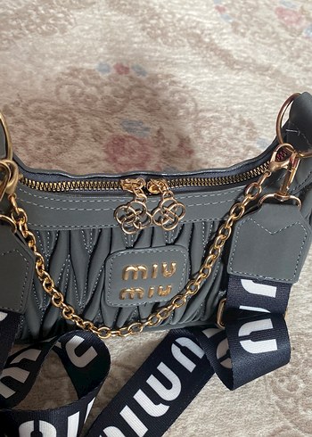 Beden Zincir Detaylı Gri Yılan Desenli Deri Çanta