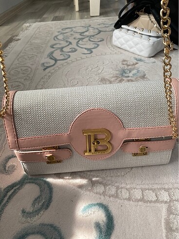 Balmain pembe