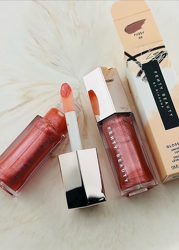 Fenty Beauty Açık Bej Dudak Parlatıcısı