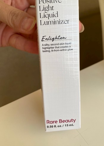 Rare Beauty Likit Aydınlatıcı - Light