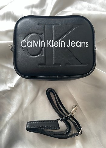 Beden Calvin Klein Jeans Siyah Deri Çapraz Çanta