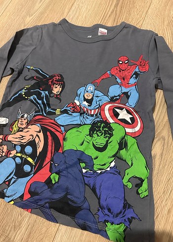 6 Yaş Beden 2 adet H&M Avengers Erkek Çocuk T-shirt