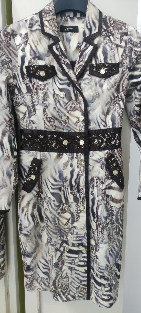 Uzun Desenli Gri Düğmeli Kadın Kaban - Görsel 4