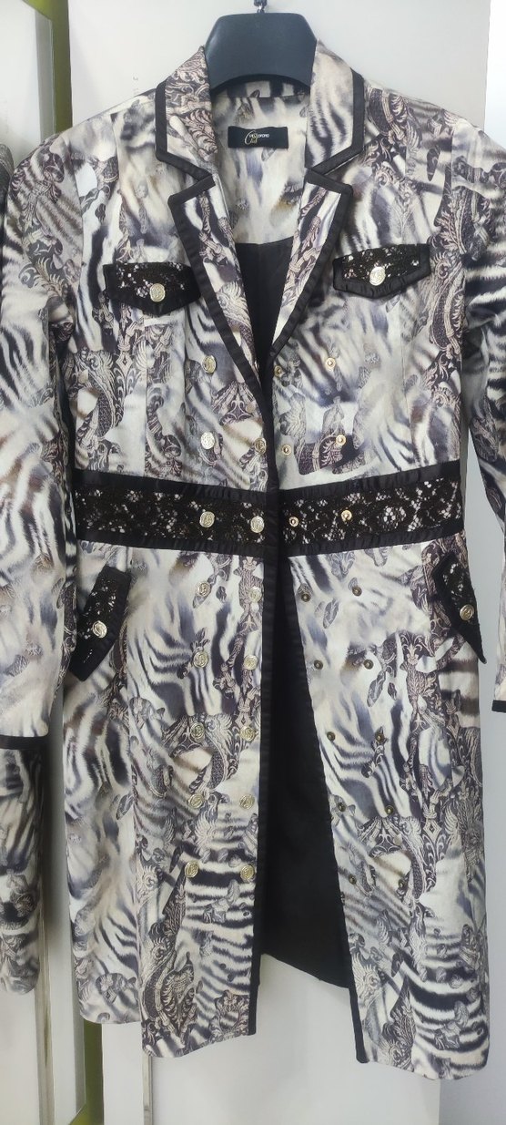 Uzun Desenli Gri Düğmeli Kadın Kaban - Görsel 2