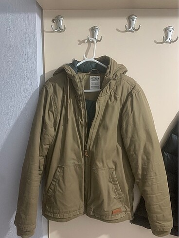 PULL&BEAR MONT