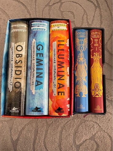 Illuminae kitap set