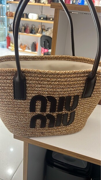  Beden Miu Miu Straw bag