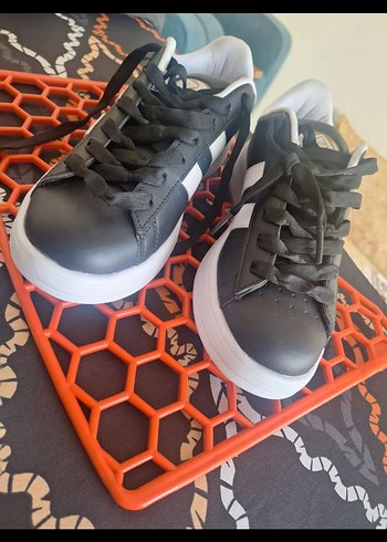 Siyah Beyaz Çizgili Bağcıklı Spor Ayakkabı - Görsel 3