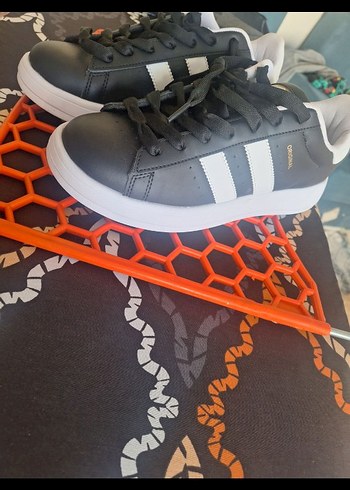 Siyah Beyaz Çizgili Bağcıklı Spor Ayakkabı - Görsel 2