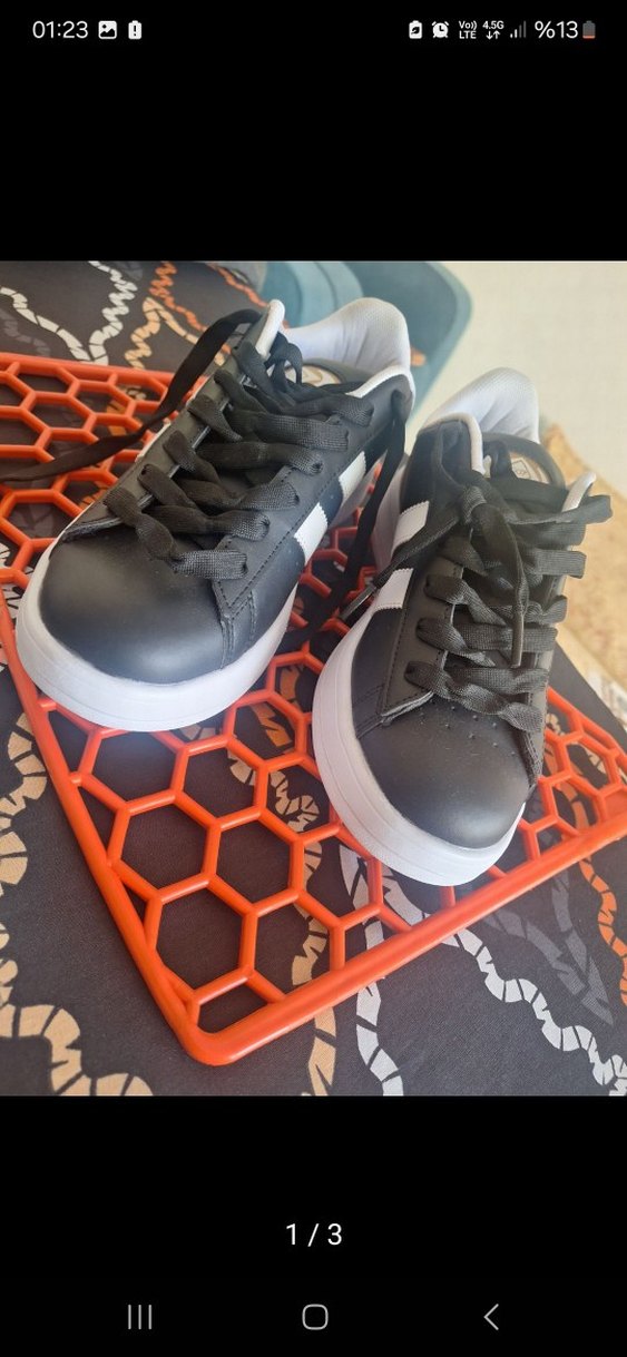 Siyah Beyaz Çizgili Bağcıklı Spor Ayakkabı - Görsel 3