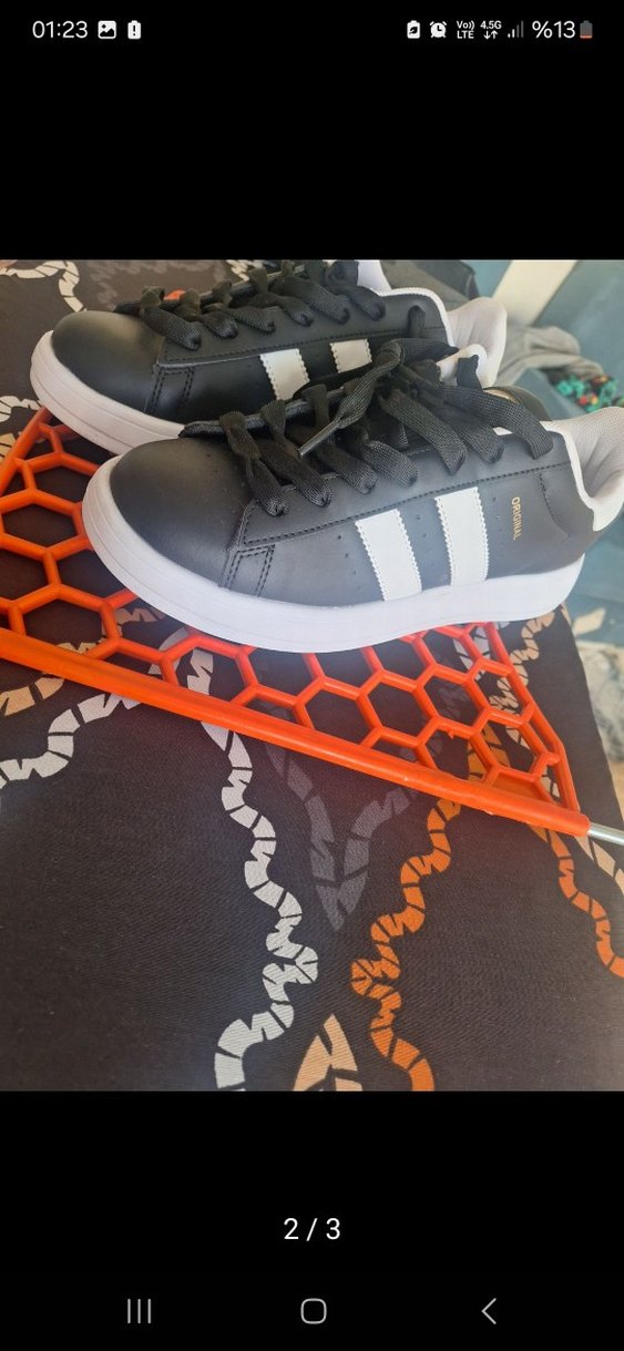 Siyah Beyaz Çizgili Bağcıklı Spor Ayakkabı - Görsel 2