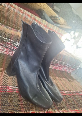 Kadın Siyah Gotik Tokalı Bot - Görsel 2