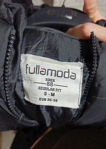 m Beden Siyah Fermuarlı Kadın Kışlık Mont