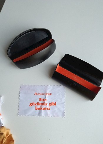 Diğer Siyah Parlak Gözlük Kutusu